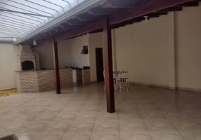 Foto 1 de Casa com 3 Quartos à venda, 187m² em Jardim Patrícia, Uberlândia