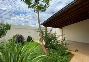 Foto 1 de Casa com 3 Quartos para alugar, 103m² em Santa Maria, Uberaba