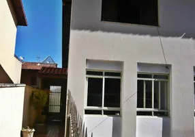 Foto 1 de Casa com 3 Quartos para alugar, 270m² em Vila Amália, São Paulo