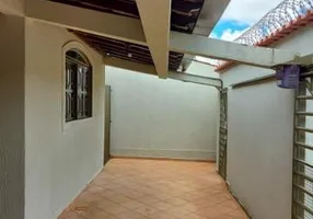 Foto 1 de Casa com 3 Quartos à venda, 140m² em Mansorur, Uberlândia