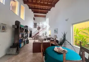 Foto 1 de Casa com 5 Quartos à venda, 324m² em Balneário Praia do Pernambuco, Guarujá