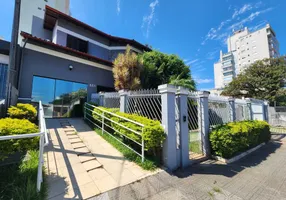Foto 1 de Casa com 4 Quartos para alugar, 278m² em Estreito, Florianópolis