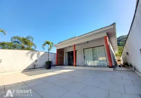 Foto 1 de Casa com 2 Quartos à venda, 225m² em Itaipu, Niterói
