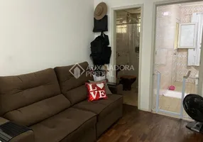 Foto 1 de Kitnet com 1 Quarto à venda, 30m² em Santa Cecília, Porto Alegre