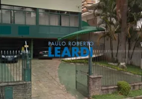 Foto 1 de Sobrado com 4 Quartos para alugar, 480m² em Barra Funda, São Paulo