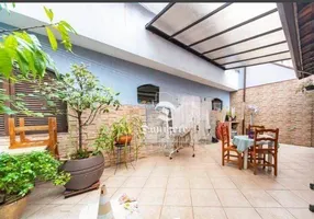 Foto 1 de Sobrado com 3 Quartos à venda, 235m² em Vila Curuçá, Santo André