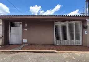 Foto 1 de Casa com 3 Quartos à venda, 136m² em Setor Coimbra, Goiânia