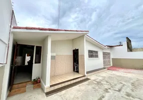 Foto 1 de Casa com 3 Quartos à venda, 300m² em Candelária, Natal