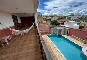 Foto 1 de Casa com 3 Quartos à venda, 300m² em Álvaro Camargos, Belo Horizonte