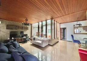 Foto 1 de Casa com 4 Quartos à venda, 400m² em Sagrada Família, Belo Horizonte