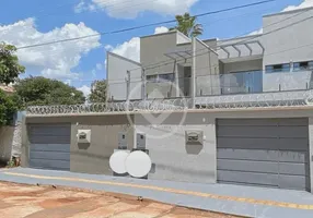 Foto 1 de Sobrado com 3 Quartos à venda, 170m² em Goiania 2, Goiânia