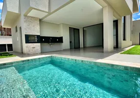 Foto 1 de Casa de Condomínio com 4 Quartos à venda, 240m² em PORTAL DO SOL GREEN, Goiânia