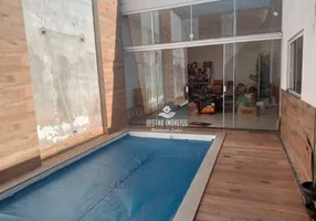 Foto 1 de Casa de Condomínio com 4 Quartos à venda, 250m² em Minas Gerais, Uberlândia