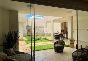 Foto 1 de Casa com 3 Quartos à venda, 190m² em Chácaras Tubalina E Quartel, Uberlândia