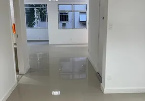 Foto 1 de Apartamento com 2 Quartos à venda, 120m² em Copacabana, Rio de Janeiro