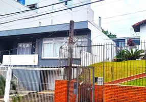 Foto 1 de Casa com 3 Quartos à venda, 242m² em Petrópolis, Porto Alegre