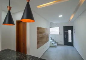 Foto 1 de Casa de Condomínio com 2 Quartos à venda, 57m² em Maracanã, Praia Grande