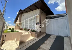 Foto 1 de Casa com 3 Quartos para venda ou aluguel, 259m² em Centro, Ponta Grossa