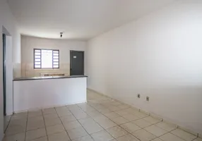 Foto 1 de Casa com 2 Quartos para alugar, 60m² em Mansões Paraíso, Aparecida de Goiânia