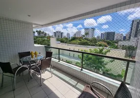 Foto 1 de Apartamento com 4 Quartos para alugar, 200m² em Casa Forte, Recife