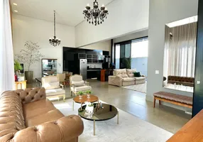 Foto 1 de Casa com 3 Quartos para alugar, 226m² em PORTAL DO SOL GREEN, Goiânia