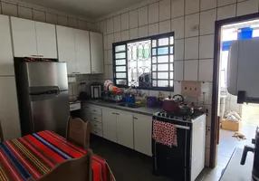 Foto 1 de Casa com 2 Quartos à venda, 100m² em Vila Carrão, São Paulo