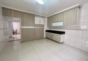 Foto 1 de Sobrado com 4 Quartos à venda, 192m² em Jardim Santo Antonio, Santo André