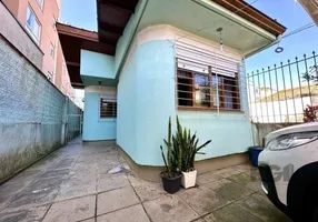 Foto 1 de Casa com 4 Quartos à venda, 99m² em Teresópolis, Porto Alegre