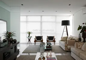 Foto 1 de Apartamento com 3 Quartos à venda, 180m² em Jardim América, São Paulo