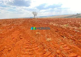 Foto 1 de Fazenda/Sítio com 1 Quarto à venda, 77m² em Zona Rural, Bambuí