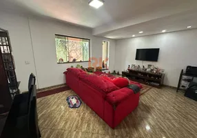 Foto 1 de Casa com 4 Quartos à venda, 250m² em Carajás, Contagem
