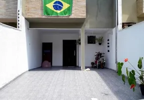 Foto 1 de Sobrado com 3 Quartos à venda, 101m² em Bom Retiro, Joinville