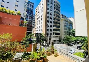 Foto 1 de Apartamento com 2 Quartos à venda, 68m² em Copacabana, Rio de Janeiro