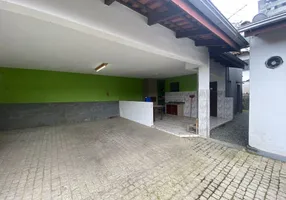 Foto 1 de Casa com 3 Quartos para alugar, 160m² em Anita Garibaldi, Joinville