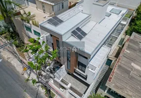 Foto 1 de Casa com 3 Quartos à venda, 187m² em Santa Rosa, Belo Horizonte