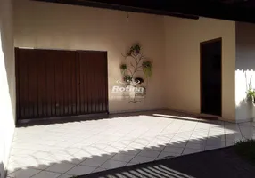 Foto 1 de Casa com 4 Quartos à venda, 190m² em Jardim Karaíba, Uberlândia