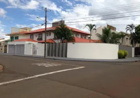 Foto 1 de Casa com 4 Quartos para alugar, 393m² em Mediterrâneo, Londrina