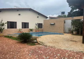 Foto 1 de Casa com 5 Quartos à venda, 313m² em Setor Negrão de Lima, Goiânia