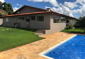 Foto 1 de Fazenda/Sítio com 4 Quartos à venda, 2000m² em Area Rural de Tatui, Tatuí