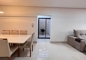 Foto 1 de Casa com 3 Quartos à venda, 130m² em Jardim Europa, Uberlândia