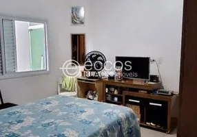 Foto 1 de Casa com 3 Quartos à venda, 160m² em Alto Umuarama, Uberlândia