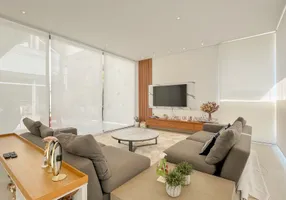 Foto 1 de Casa de Condomínio com 4 Quartos para venda ou aluguel, 370m² em Alphaville, Santana de Parnaíba
