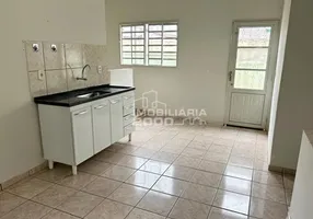 Foto 1 de Casa com 3 Quartos para alugar, 60m² em Nossa Senhora Aparecida, Uberlândia