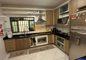 Foto 1 de Sobrado com 3 Quartos à venda, 180m² em Jardim Elvira, Osasco