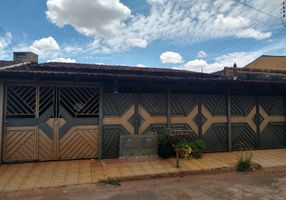 Foto 1 de Casa com 4 Quartos à venda, 200m² em Vila Lucy, Goiânia