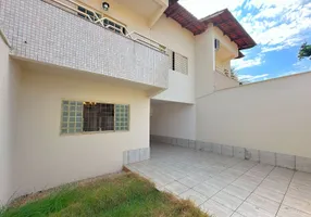 Foto 1 de Sobrado com 4 Quartos à venda, 166m² em Jardim América, Goiânia