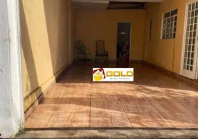 Foto 1 de Casa com 3 Quartos à venda, 200m² em Segismundo Pereira, Uberlândia