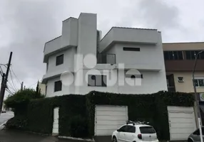 Foto 1 de Sobrado com 3 Quartos à venda, 320m² em Vila Scarpelli, Santo André