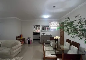 Foto 1 de Apartamento com 3 Quartos à venda, 90m² em Santa Mônica, Uberlândia