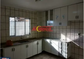 Foto 1 de Sobrado com 3 Quartos à venda, 195m² em Jardim Presidente Dutra, Guarulhos